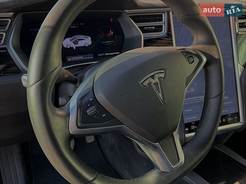Ліфтбек Tesla Model S 2016 в Смілі