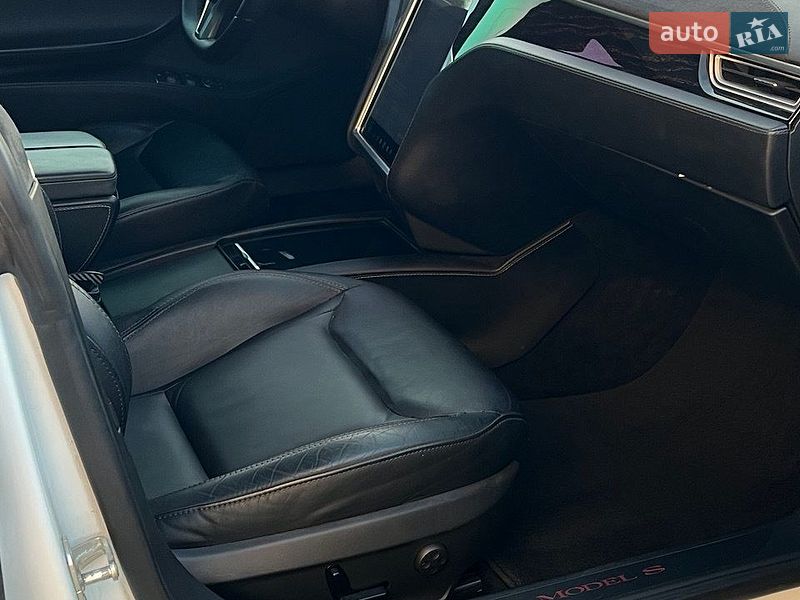 Ліфтбек Tesla Model S 2016 в Смілі