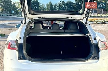 Ліфтбек Tesla Model S 2016 в Смілі