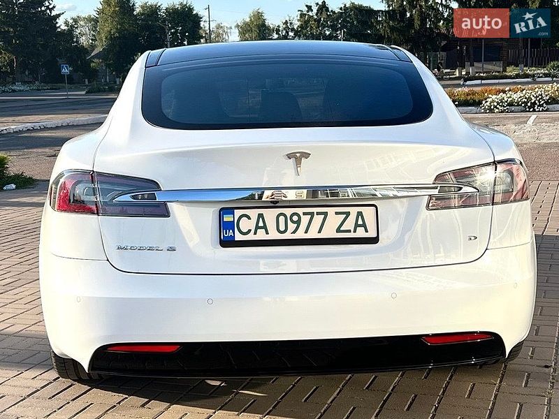 Ліфтбек Tesla Model S 2016 в Смілі