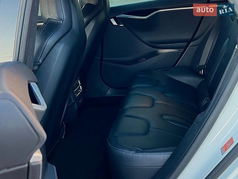 Ліфтбек Tesla Model S 2016 в Смілі
