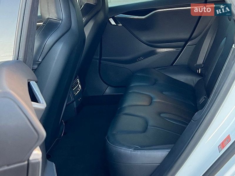 Ліфтбек Tesla Model S 2016 в Смілі