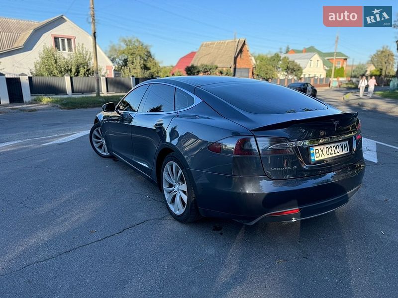 Лифтбек Tesla Model S 2015 в Виннице