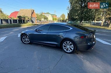 Лифтбек Tesla Model S 2015 в Виннице