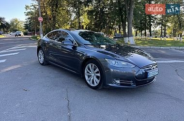 Лифтбек Tesla Model S 2015 в Виннице