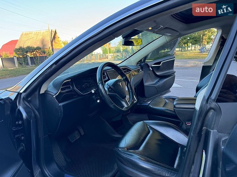 Лифтбек Tesla Model S 2015 в Виннице