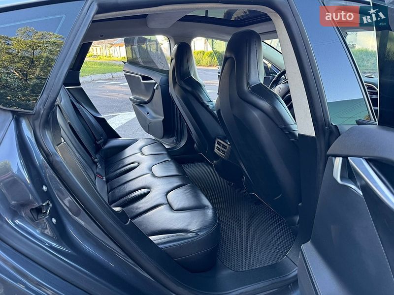 Лифтбек Tesla Model S 2015 в Виннице