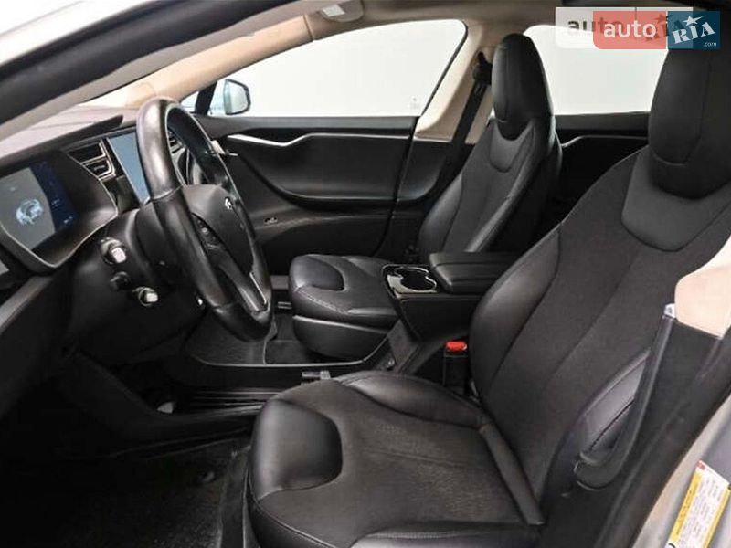 Лифтбек Tesla Model S 2015 в Ровно