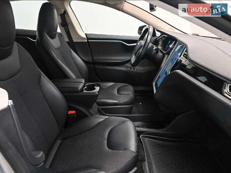 Лифтбек Tesla Model S 2015 в Ровно