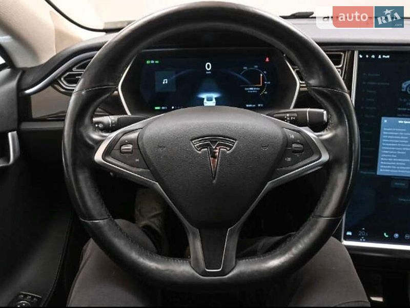 Лифтбек Tesla Model S 2015 в Ровно