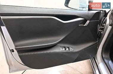Лифтбек Tesla Model S 2015 в Ровно