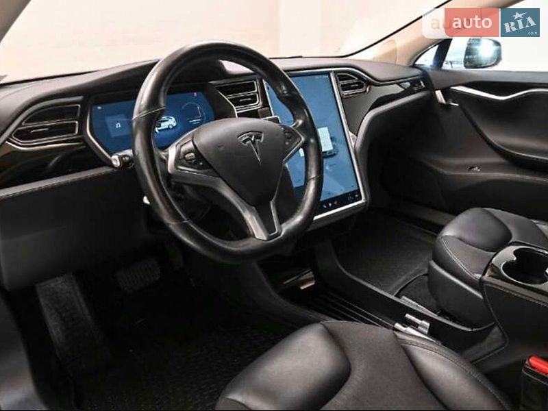 Лифтбек Tesla Model S 2015 в Ровно