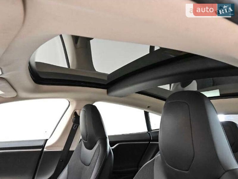 Лифтбек Tesla Model S 2015 в Ровно
