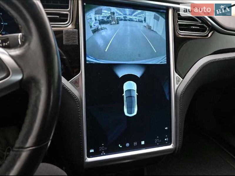 Лифтбек Tesla Model S 2015 в Ровно