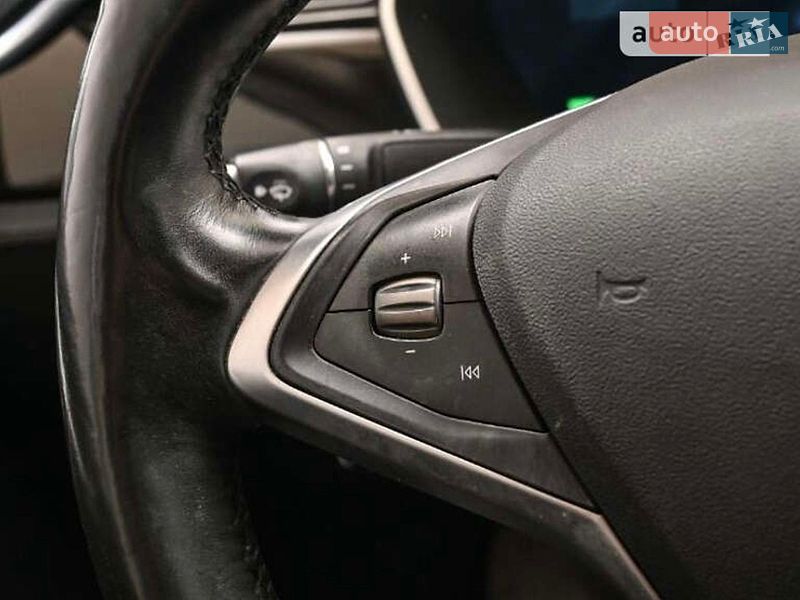 Лифтбек Tesla Model S 2015 в Ровно