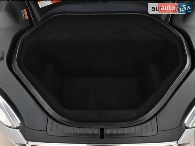 Лифтбек Tesla Model S 2015 в Ровно