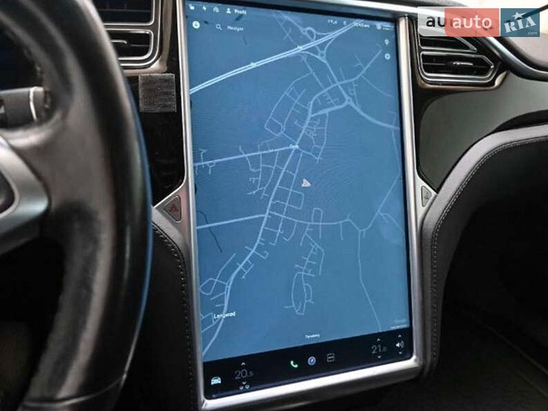 Лифтбек Tesla Model S 2015 в Ровно