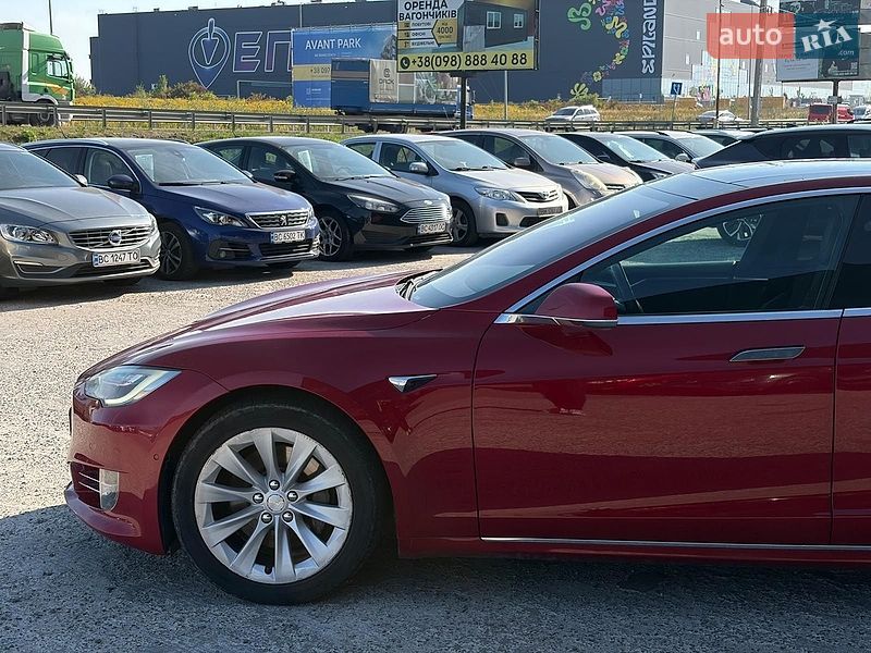 Ліфтбек Tesla Model S 2018 в Львові