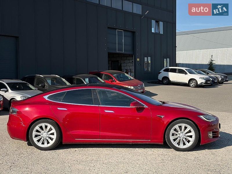 Ліфтбек Tesla Model S 2018 в Львові