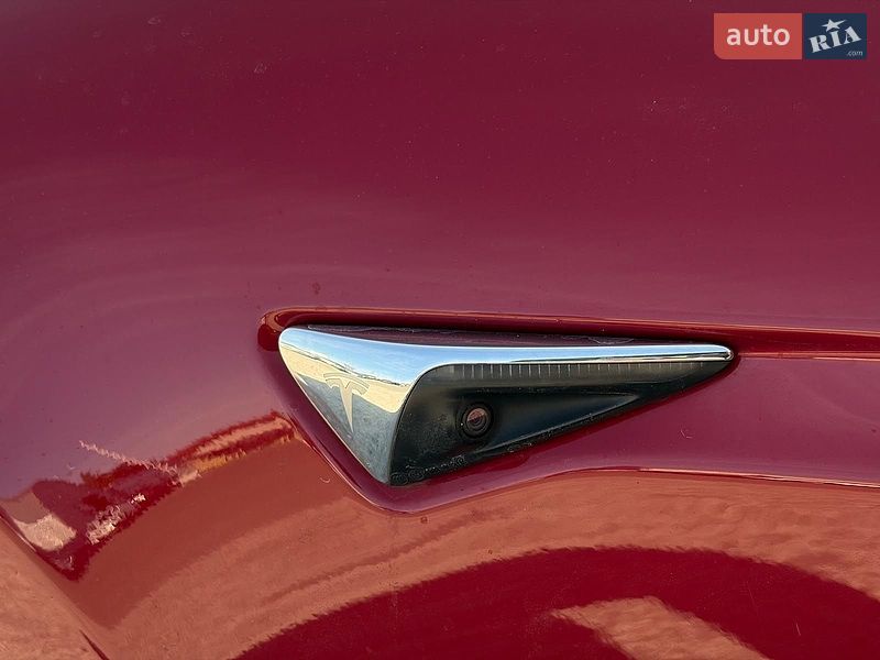 Ліфтбек Tesla Model S 2018 в Львові