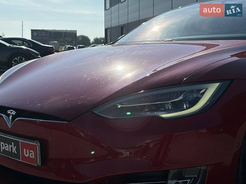 Ліфтбек Tesla Model S 2018 в Львові