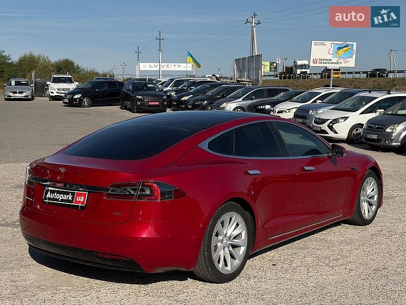 Ліфтбек Tesla Model S 2018 в Львові