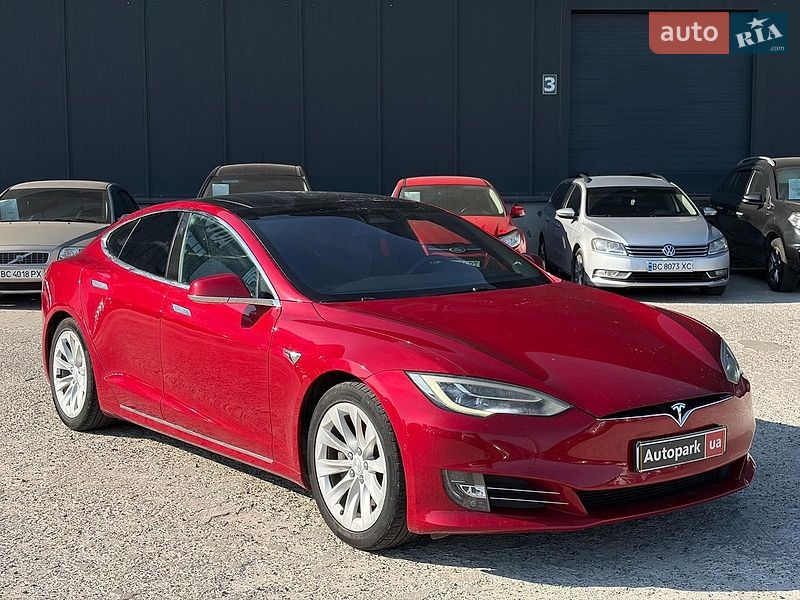 Ліфтбек Tesla Model S 2018 в Львові