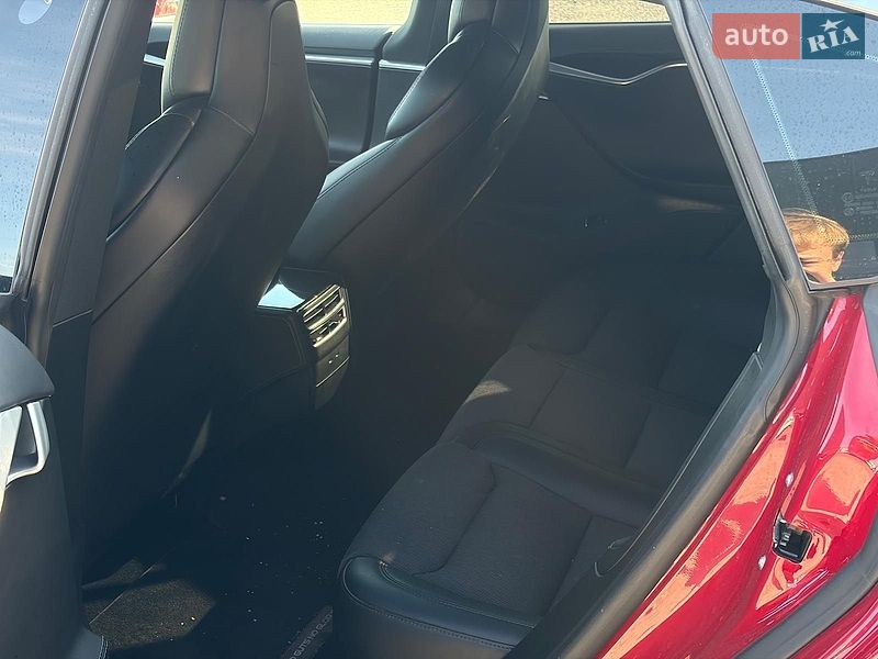 Ліфтбек Tesla Model S 2018 в Львові