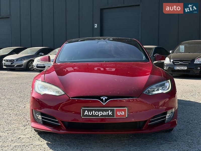 Ліфтбек Tesla Model S 2018 в Львові