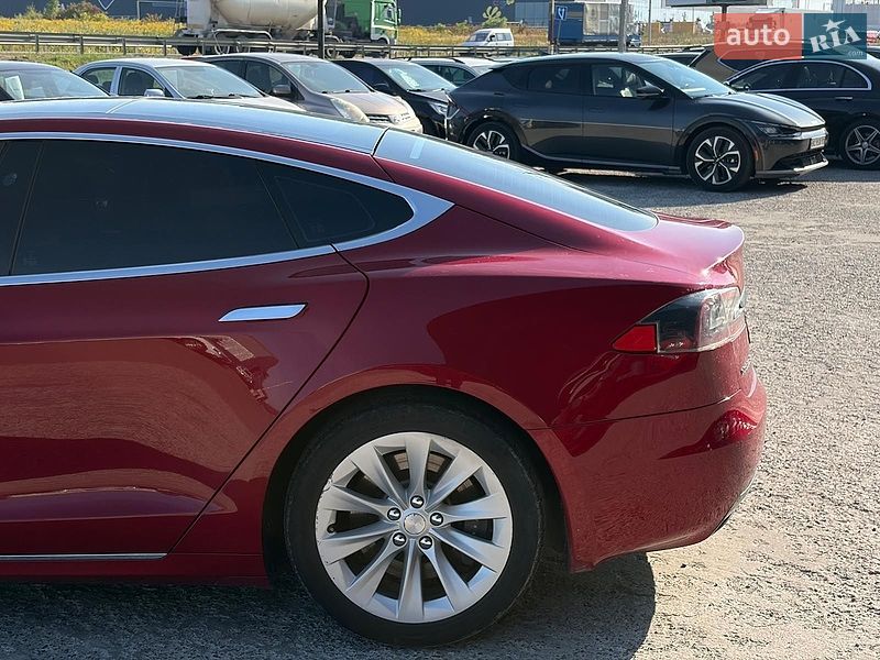 Лифтбек Tesla Model S 2018 в Львове