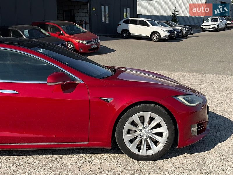 Ліфтбек Tesla Model S 2018 в Львові