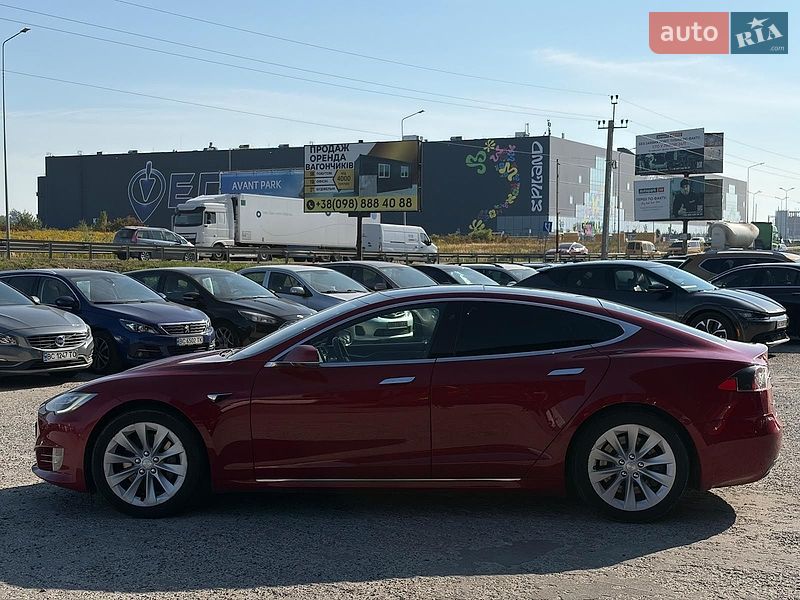 Лифтбек Tesla Model S 2018 в Львове