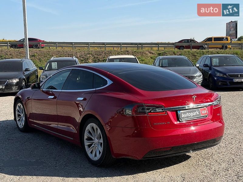 Ліфтбек Tesla Model S 2018 в Львові