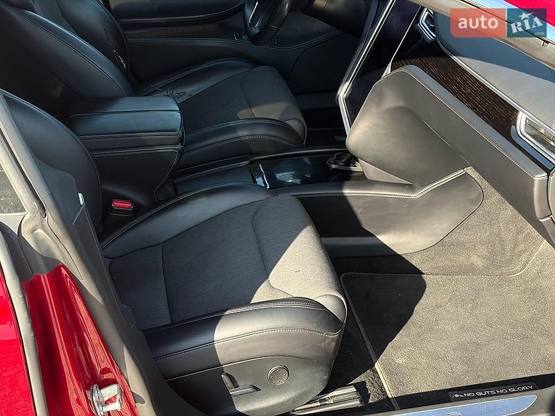 Ліфтбек Tesla Model S 2018 в Львові