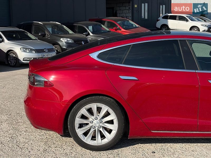 Лифтбек Tesla Model S 2018 в Львове