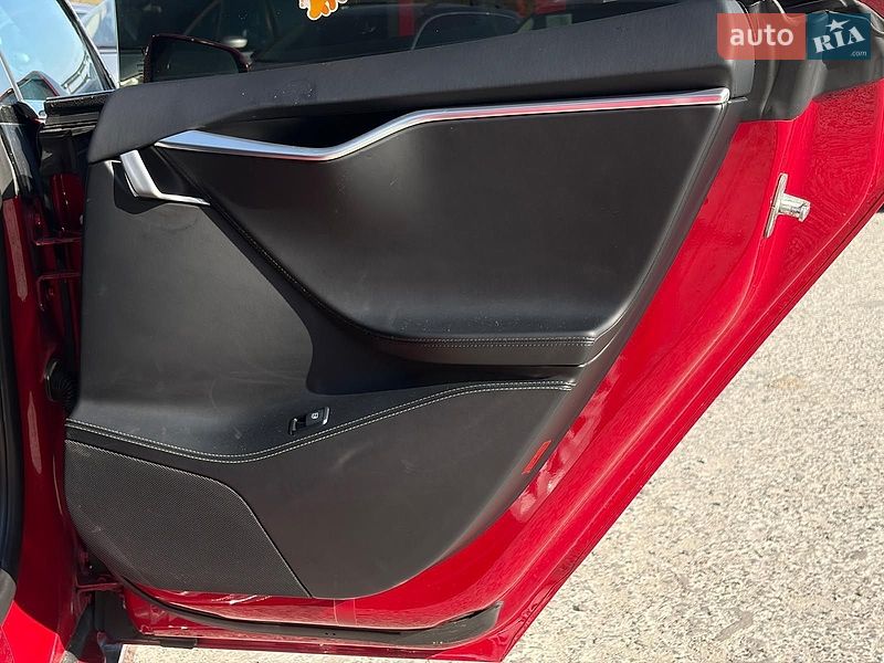 Ліфтбек Tesla Model S 2018 в Львові