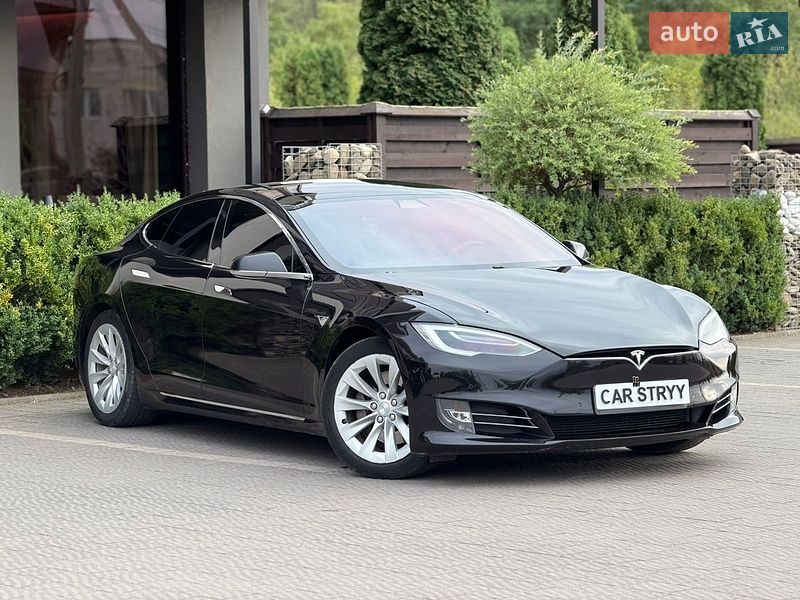 Лифтбек Tesla Model S 2017 в Стрые