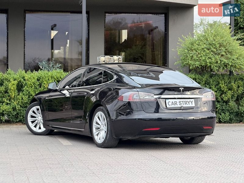 Лифтбек Tesla Model S 2017 в Стрые