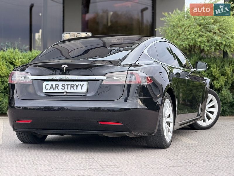 Лифтбек Tesla Model S 2017 в Стрые