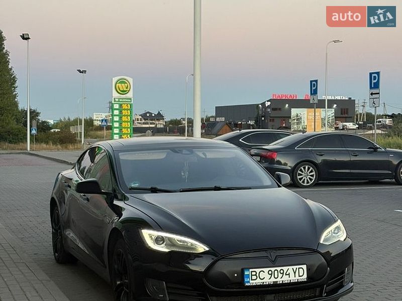Tesla Model S 2015