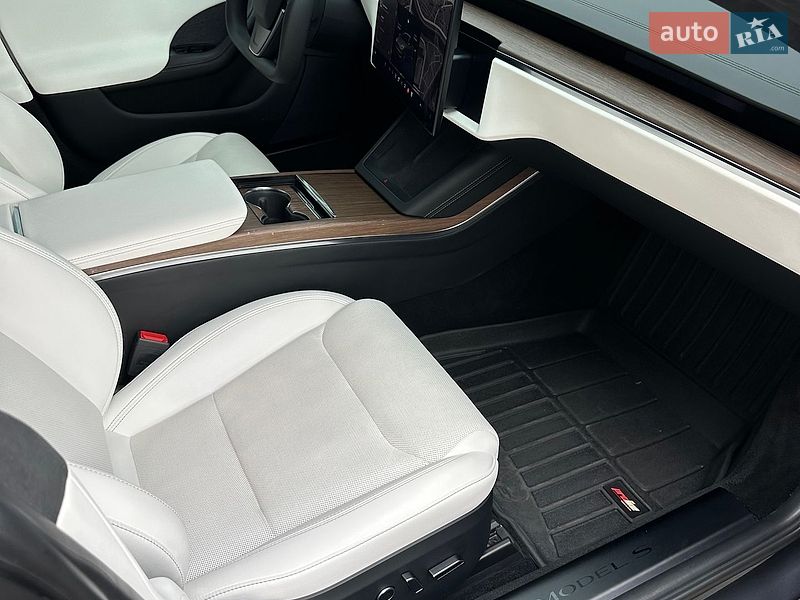 Лифтбек Tesla Model S 2022 в Киеве