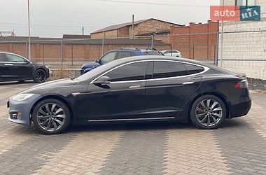 Лифтбек Tesla Model S 2016 в Луцке
