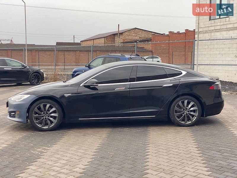 Лифтбек Tesla Model S 2016 в Луцке