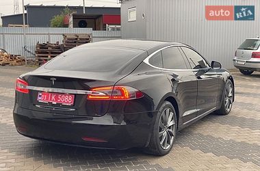 Лифтбек Tesla Model S 2016 в Луцке