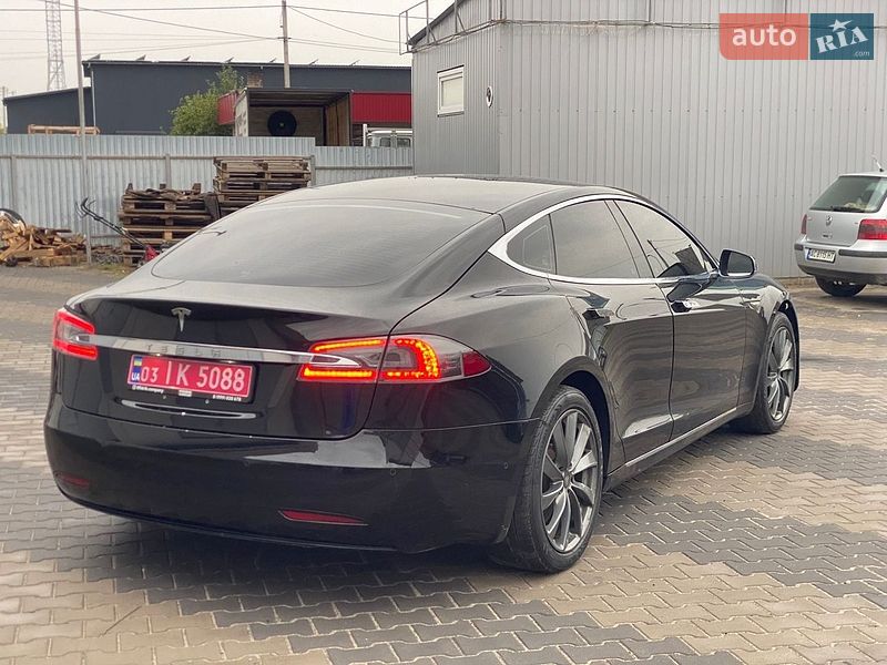 Лифтбек Tesla Model S 2016 в Луцке