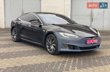 Лифтбек Tesla Model S 2016 в Луцке