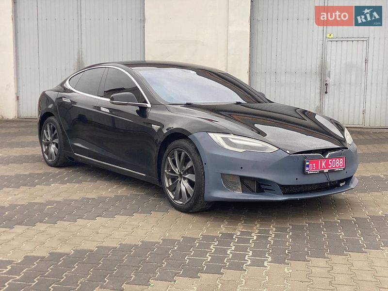Лифтбек Tesla Model S 2016 в Луцке