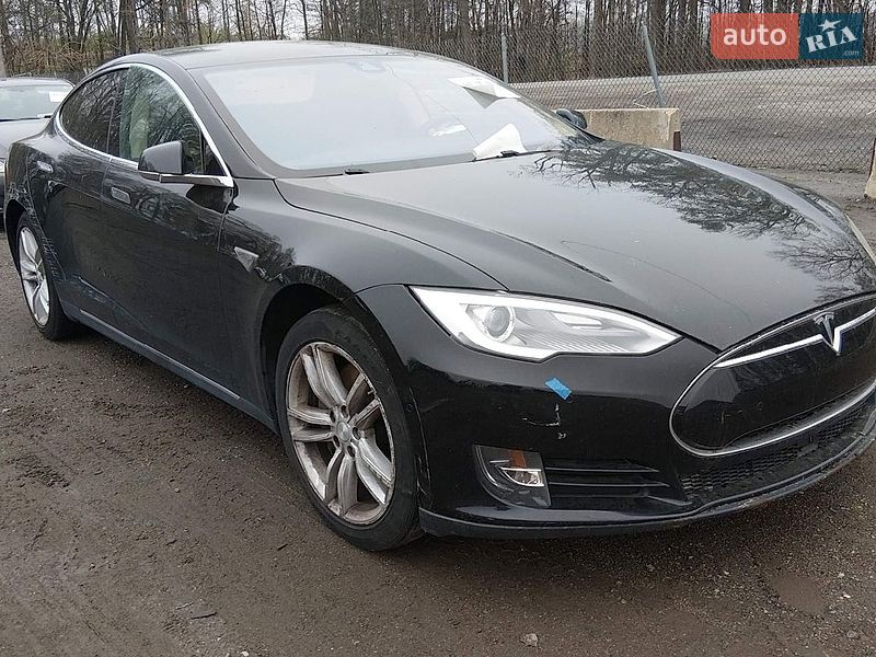 Ліфтбек Tesla Model S 2014 в Львові