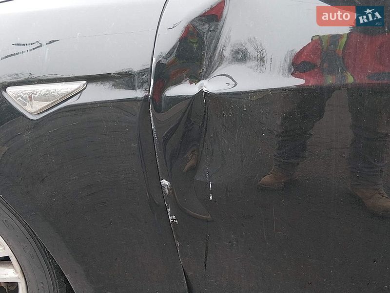 Ліфтбек Tesla Model S 2014 в Львові