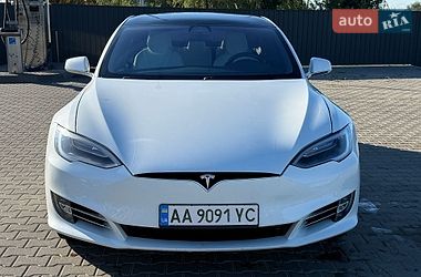 Ліфтбек Tesla Model S 2019 в Києві